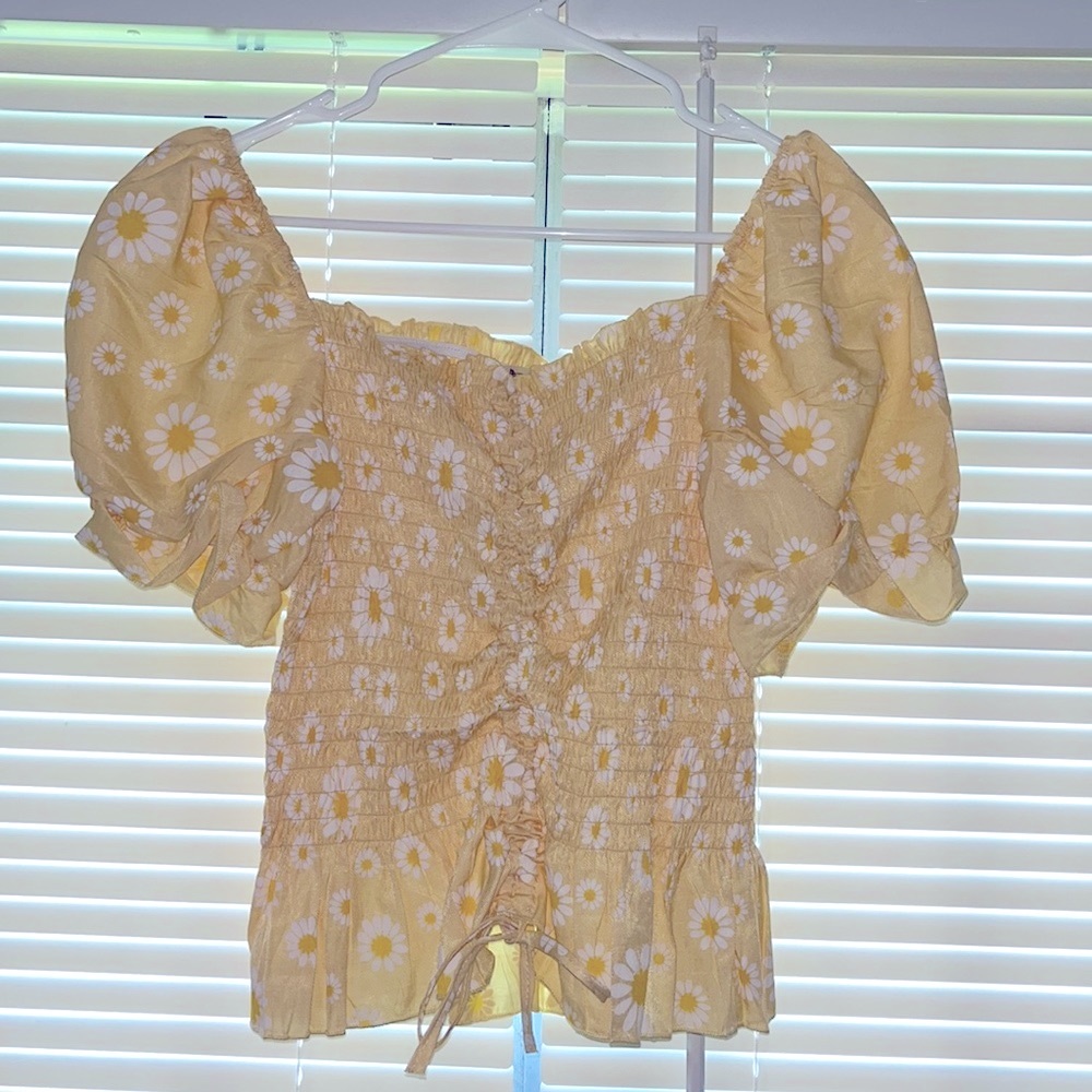 🆕 Yellow Floral Puffy Sleeve blouse